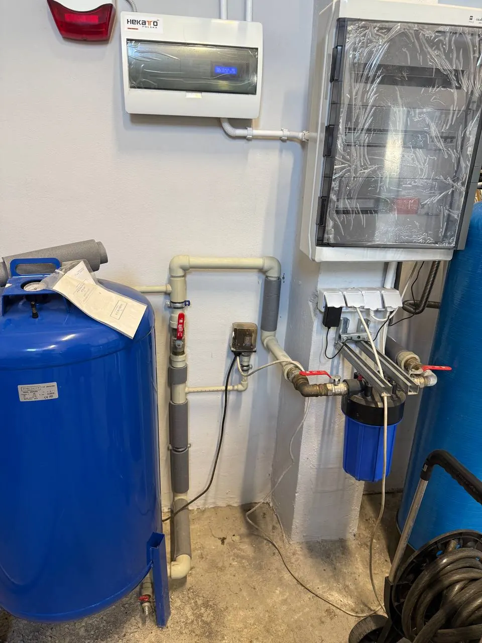 Sterownik hydroforu przy zbiorniku — DobryHydraulik Katowice